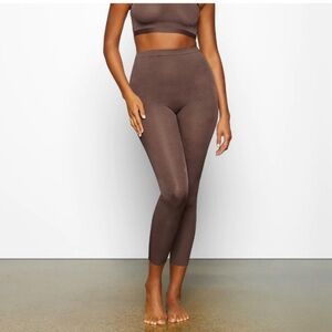 Skims Sheer Sculpt Low Back Cropped Legging Size small  NWT